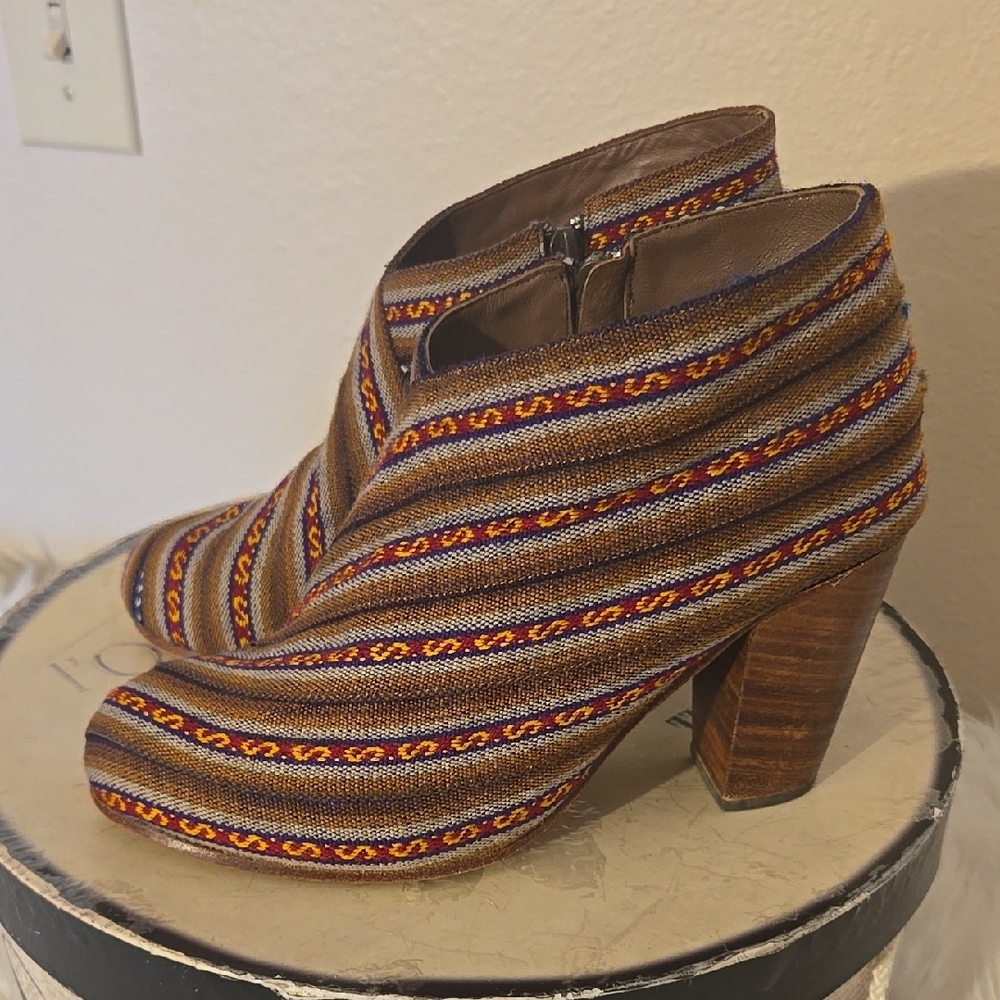Brown Heeled Boots with Chunky Heel and Zipper